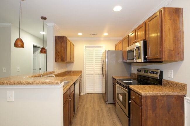 Building Photo - 225 Warm Springs Cir Unit 225 Warm Springs Circle