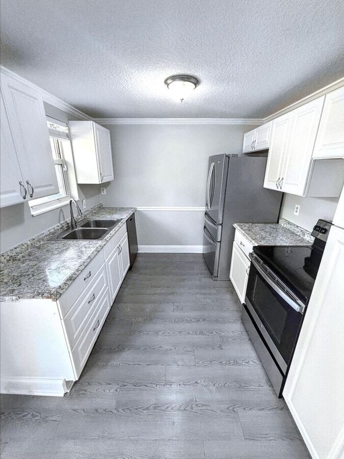 Inviting 4-Bedroom Home for Cozy Living / ... - Inviting 4-Bedroom Home for Cozy Living / ...