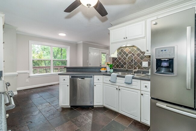 Photo - Beautiful 3 bedroom, in-law plan, Family Home in Martinez! Walk to school!