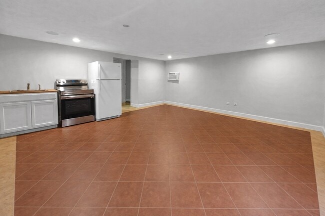 Photo - 7013 Hemlock St