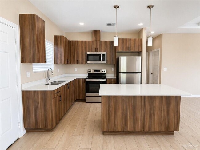 3101 W Sandlewood St Unit 2