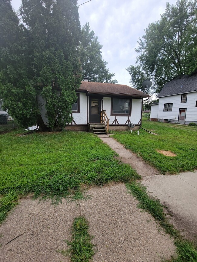 2 Bedroom | 1 Bathroom Home in Waterloo Av... - 2 Bedroom | 1 Bathroom Home in Waterloo Av...