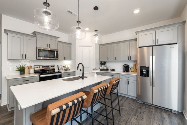 Photo - 3 Bedroom Townhome minutes from I-85 - AVA...