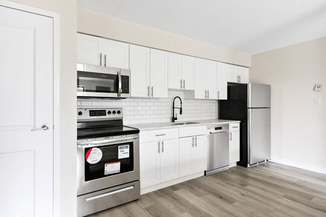 Building Photo - 3155 Sandwich St