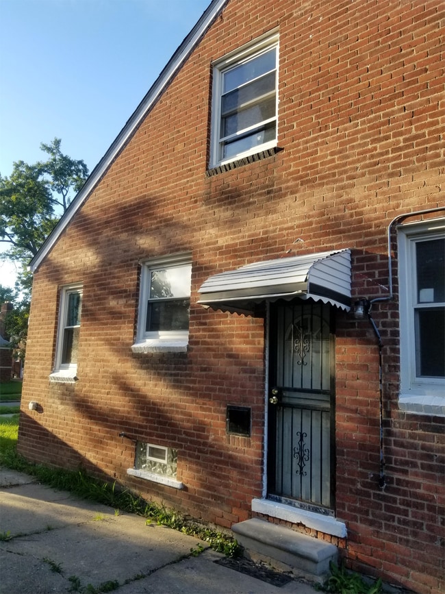 Photo - 15332 St Marys St