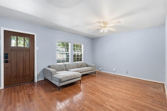 Photo - 1127 Denfield St