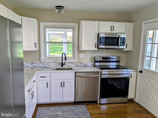 Photo - 4707 Mangum Rd