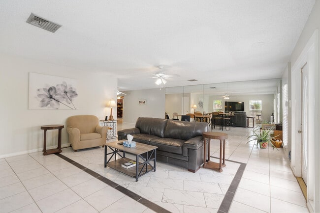 Photo - 306 18th Ave N