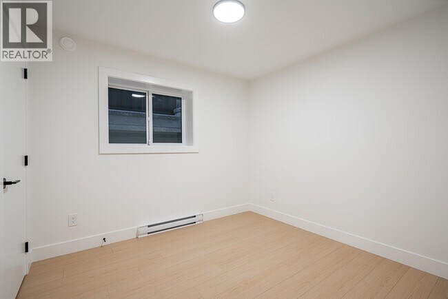 Photo - 5181 Booth Ave