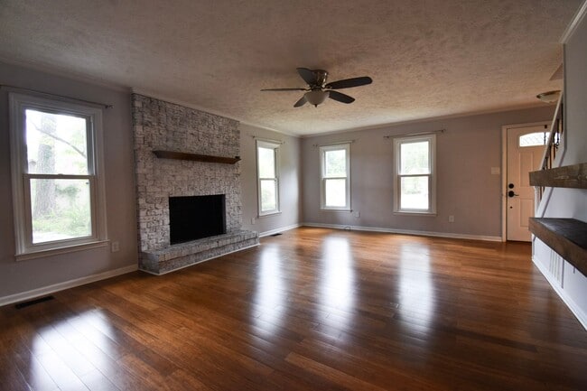 Photo - Coming Soon!! 3 Bedroom 2.5 Bathroom : Dogs Okay