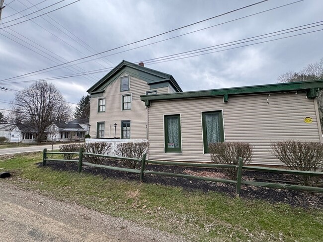 Photo - 212 Main St