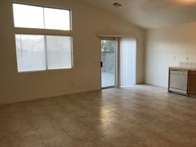 Photo - SUNRISE MOUNTAIN: This Ranch Style (Single Story) 3bed/2ba - 89156