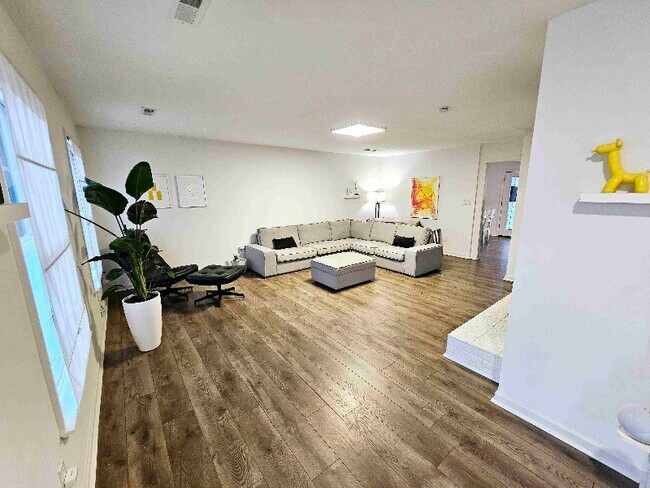 Photo - 6918 Steeplechase Dr NW