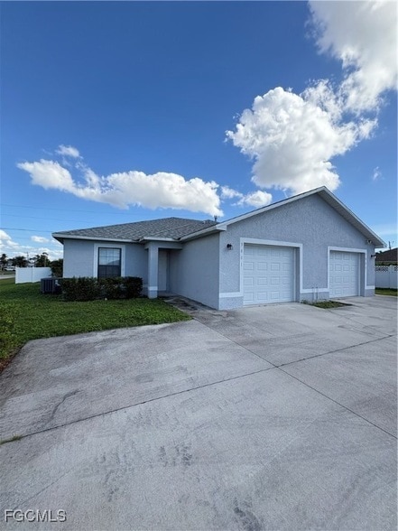 Building Photo - 3803 Chiquita Blvd S