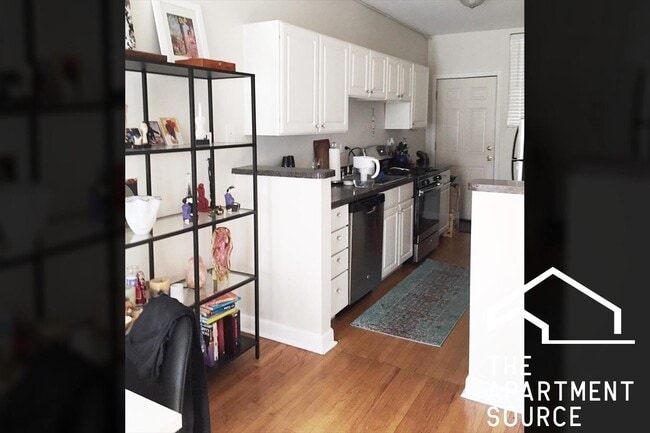 Building Photo - 722 W Roscoe St Unit 2N