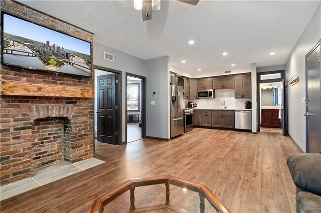 Photo - 121 Grandview Ave