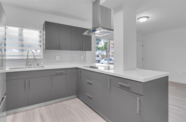 Photo - 6235 SW Kendale Lakes Cir Unit 140