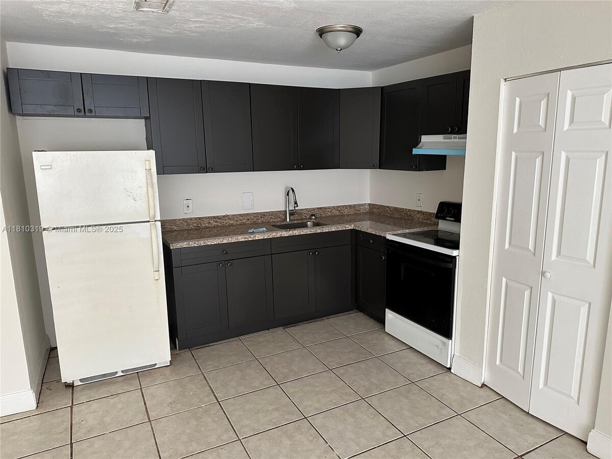 Photo - 5413 NW 24th St Apartment Unit 126