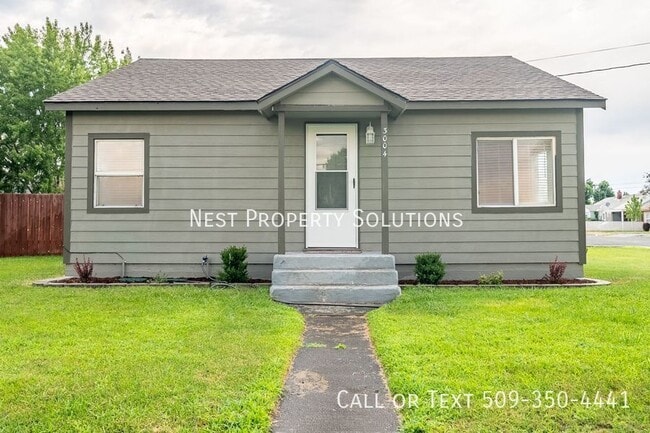 Building Photo - 3004 W Lakeside Dr