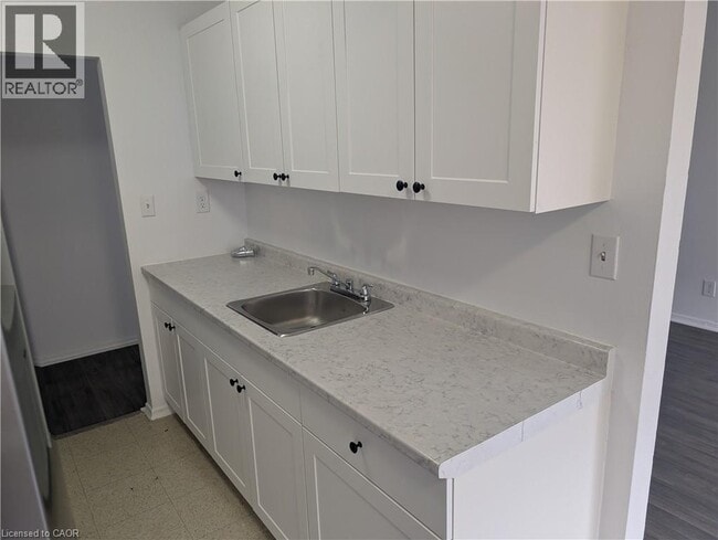 Photo - 799 Robinson St Unit 11