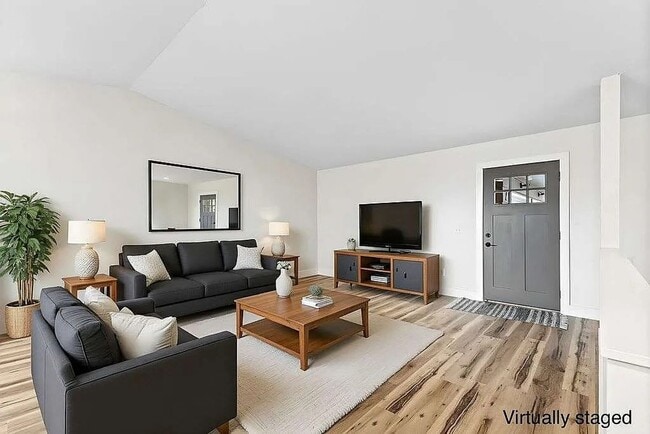 Building Photo - 252-254 Unit 252