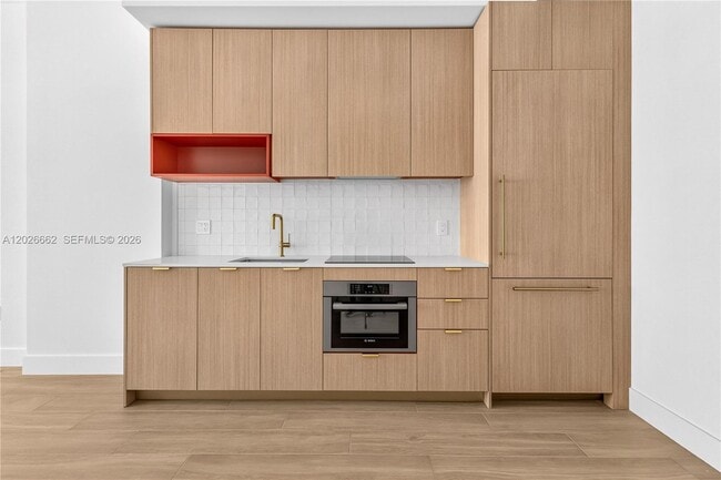 90 NE 32nd St Unit 209