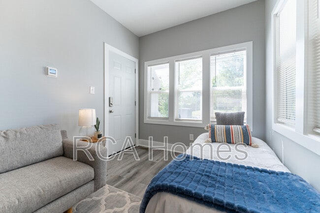 Photo - 2831 N Kenwood Ave Unit 8
