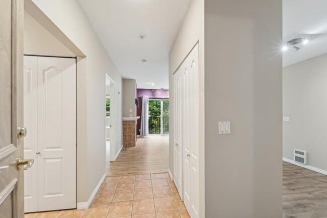 Photo - 2 bedroom in Kirkland WA 98034 Unit 114