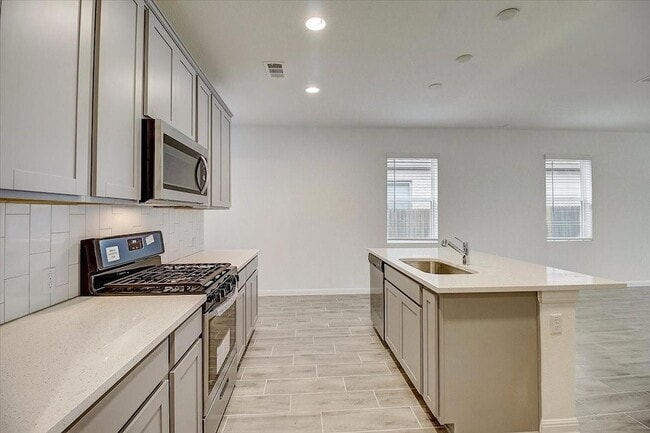 Photo - 117 Lacey Oak Lp