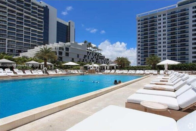 Building Photo - 2301 Collins Ave Unit 302 Rental