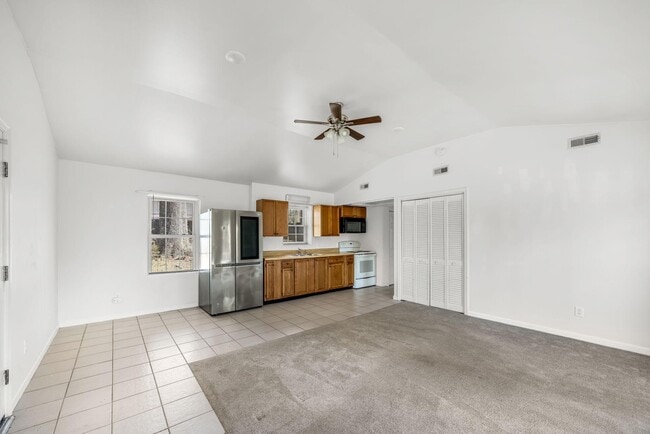 Photo - 208 Telegraph Rd