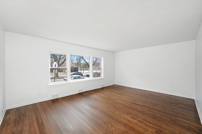 Photo - 7056 N Rockwell St Unit 1st floor