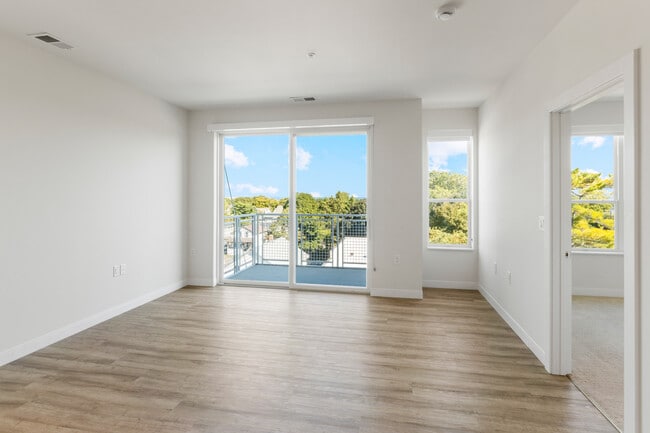 Photo - 5945 6th Ave Unidad 406