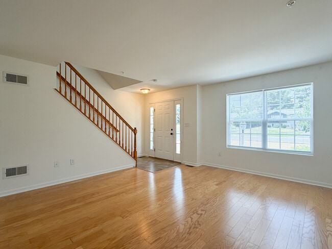 Photo - 900 Cadwell Ln