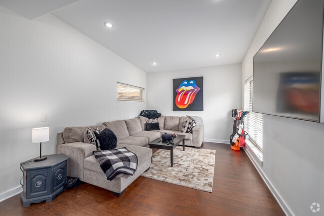 3BR, 4.5BA - 1,950SF - Living Room