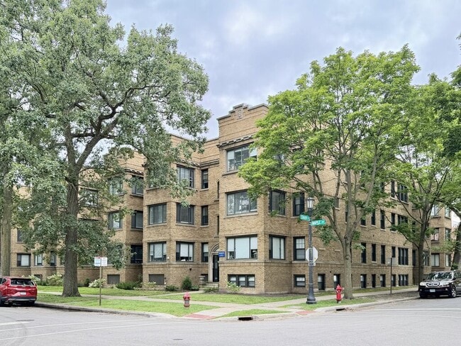 Building Photo - 911 Maple Ave Unit 3