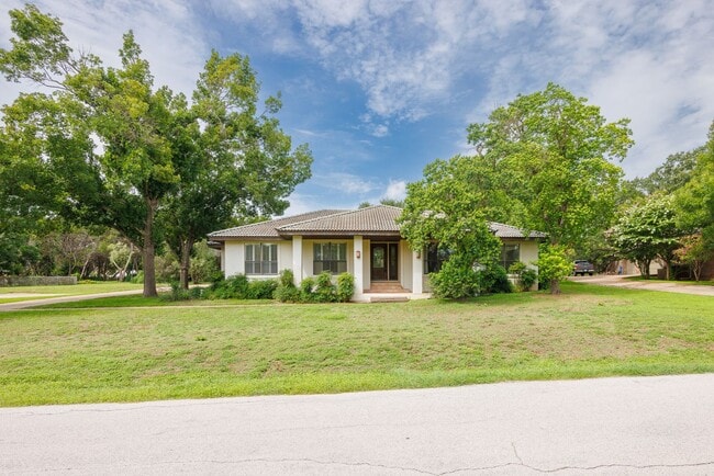 Charming 3-Bedroom Home in the Heart of La... - Charming 3-Bedroom Home in the Heart of La...