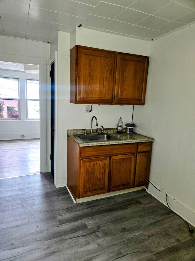 Building Photo - 140 Long St Unit 1 Rental