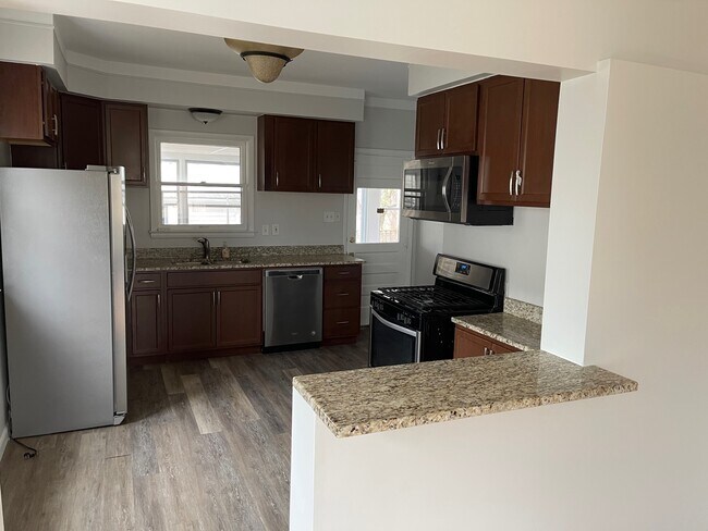 Photo - 516 University St