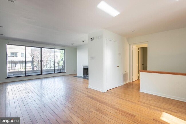 Photo - 327 Monroe St Unit B