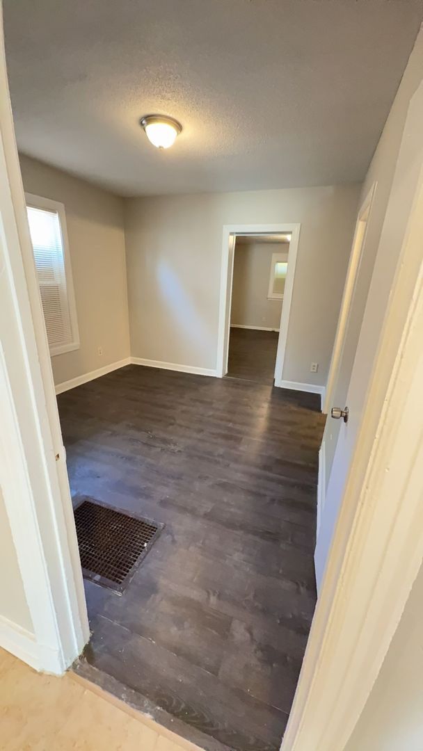 Photo - Charming 1 bedroom 1 bathroom Duplex - 1/2...