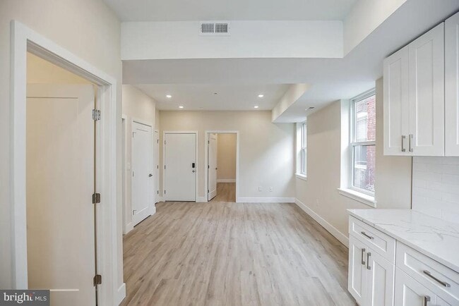 Building Photo - 3323 N 16th St Unit GROUND