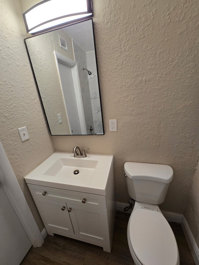 Photo - 1152 W 22nd St