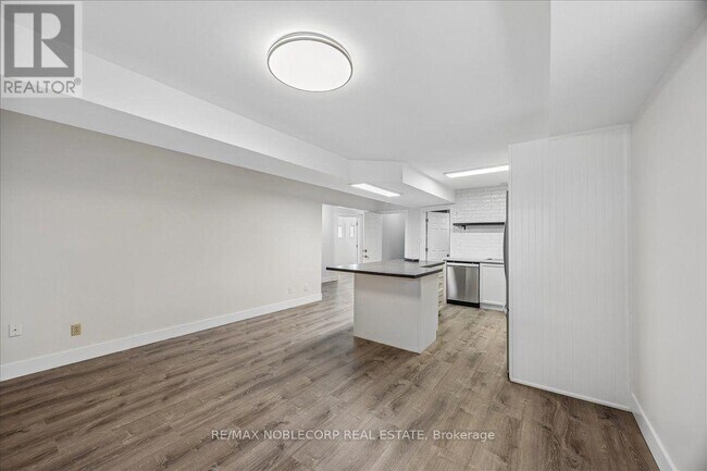 Photo - 210 Dunsmore Ln