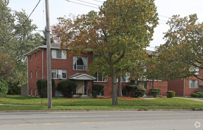 Building Photo - Cedarwood Apartments Unit 568-3