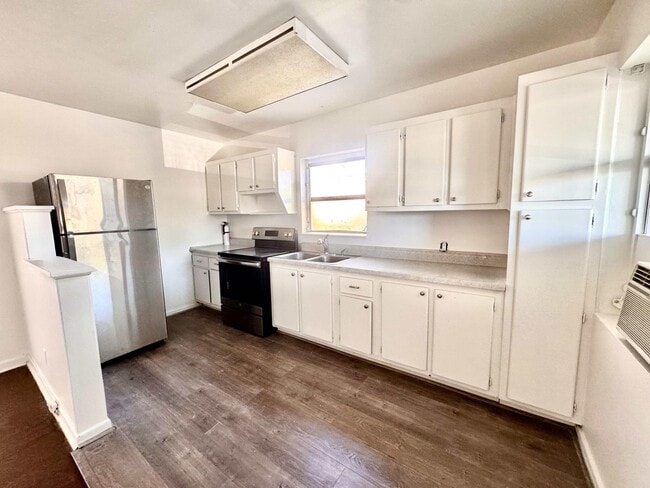 Photo - 2515 Avenue E