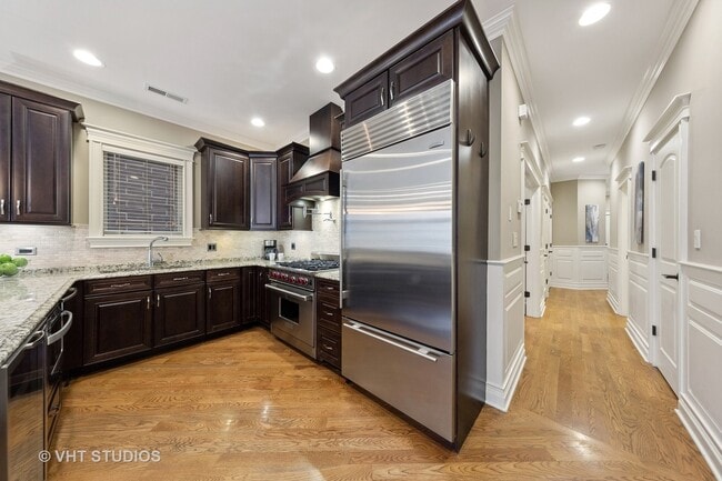 Kitchen - 3247 N Clifton Ave Unit 3