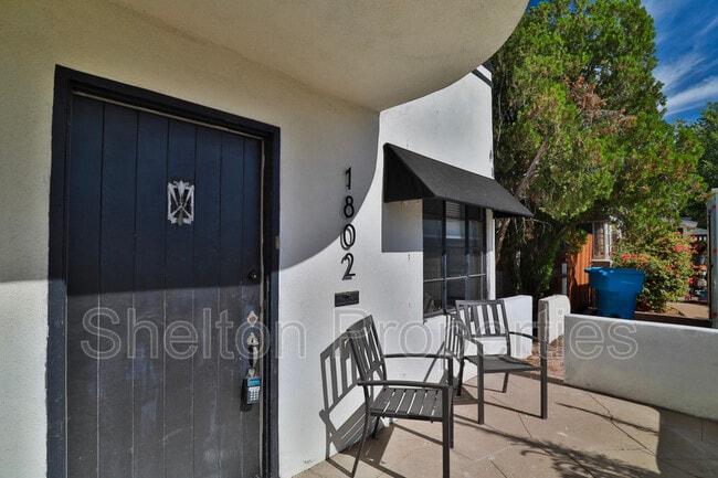 Photo - 1802 N Laurel Ave