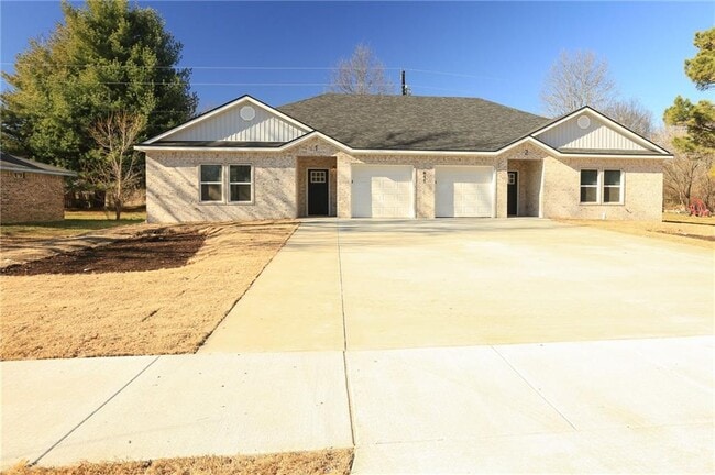 Photo - 655 N Genevieve Ave