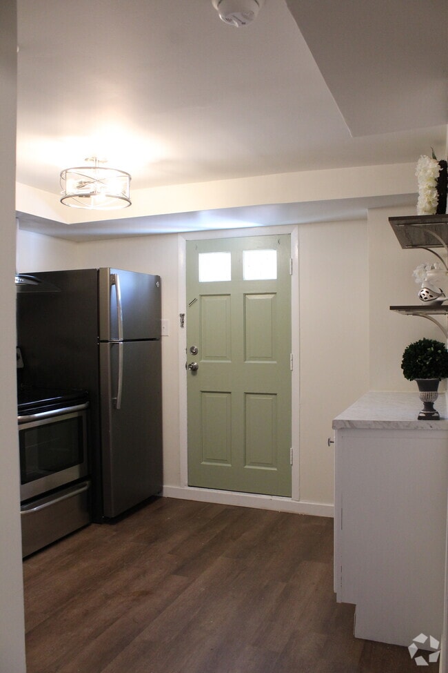 Building Photo - 425 S Loudoun St Unit C Rental